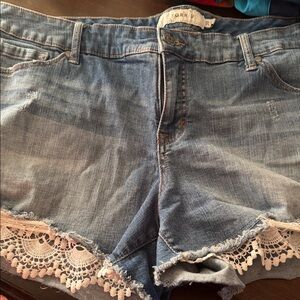 Woman’s plus Jean shorts, torrid